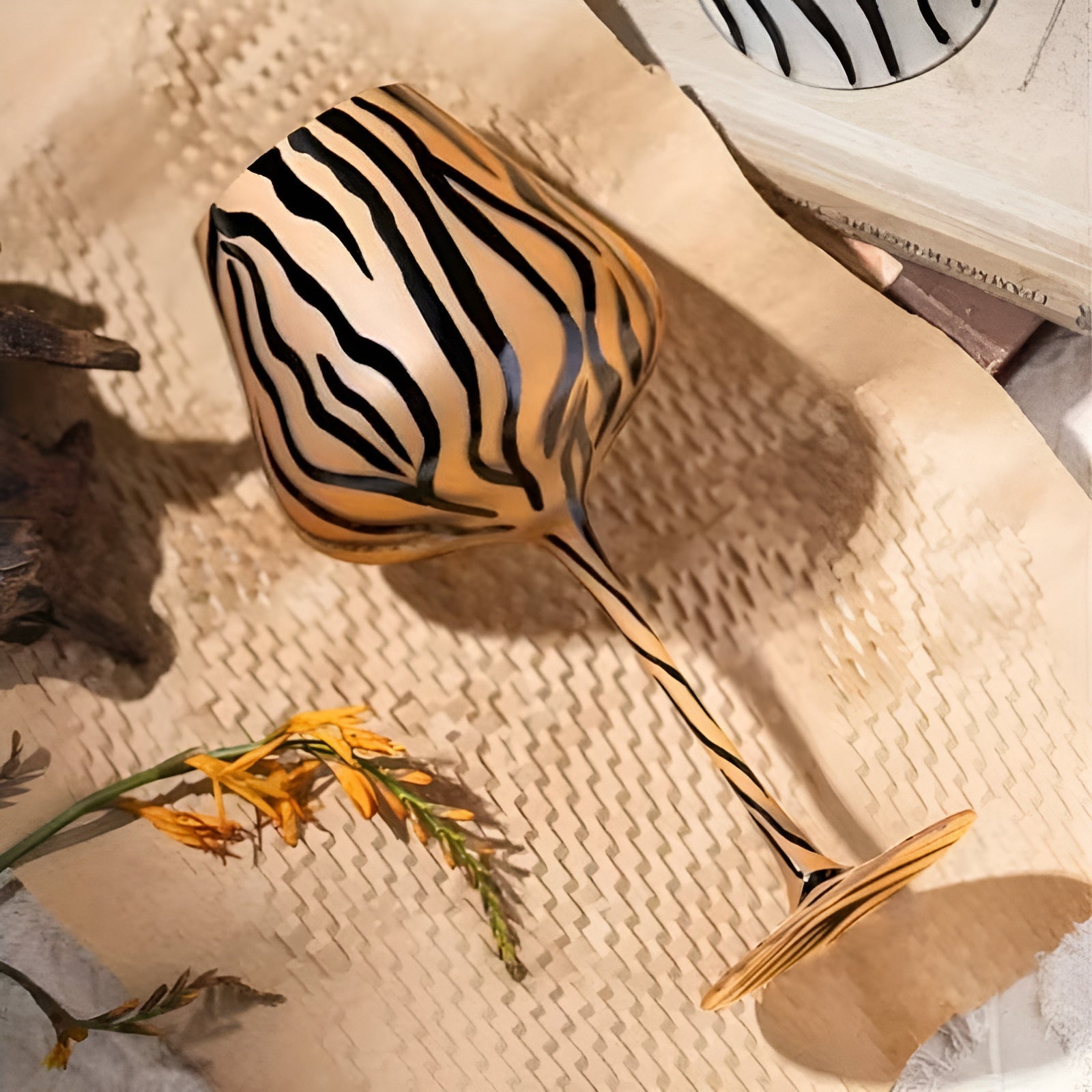 Kunstvoll handgefertigte Weingläser mit Tiermotiven – Tierdesigns mit Kühen Zebras und Leoparden | Rot- und Weißwein