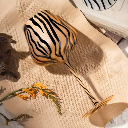 Kunstvoll handgefertigte Weingläser mit Tiermotiven – Tierdesigns mit Kühen Zebras und Leoparden | Rot- und Weißwein