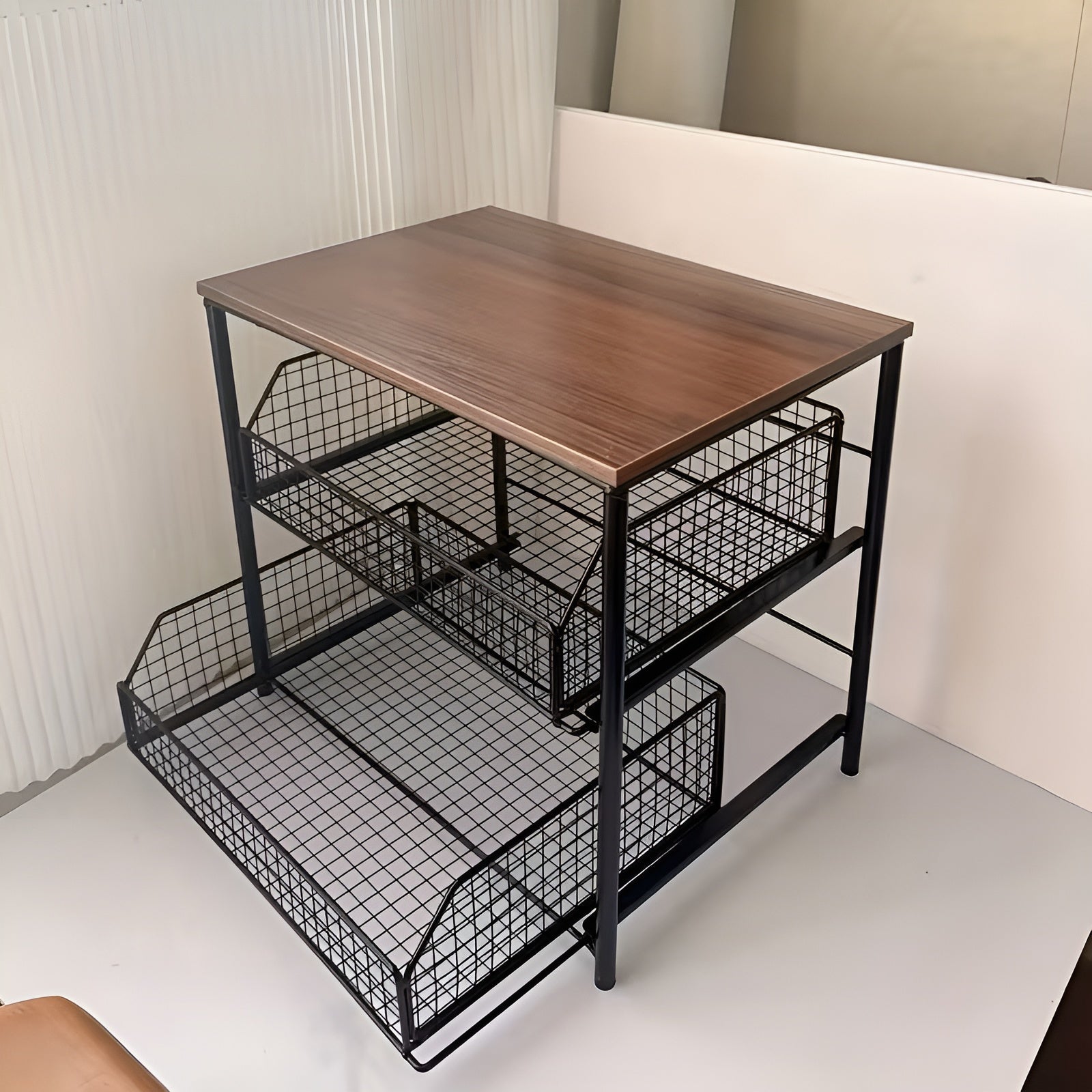 Benkeorganisator til Kjøkken – Praktisk Oppbevaring med Skuff og Metallkurv | Perfekt for Orden og Plassbesparelse