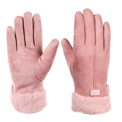 Nærbilde av berøringsskjerm-fingertuppene på rosa vinterhandsker for kvinner