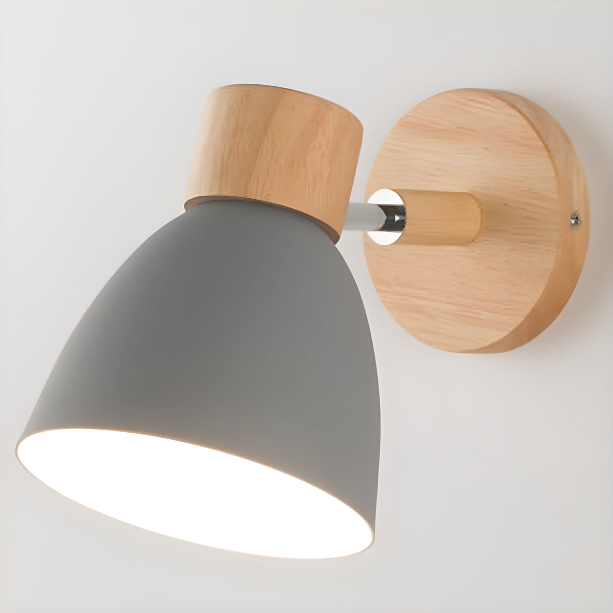 E27-pære inkludert vist ved siden av lampen