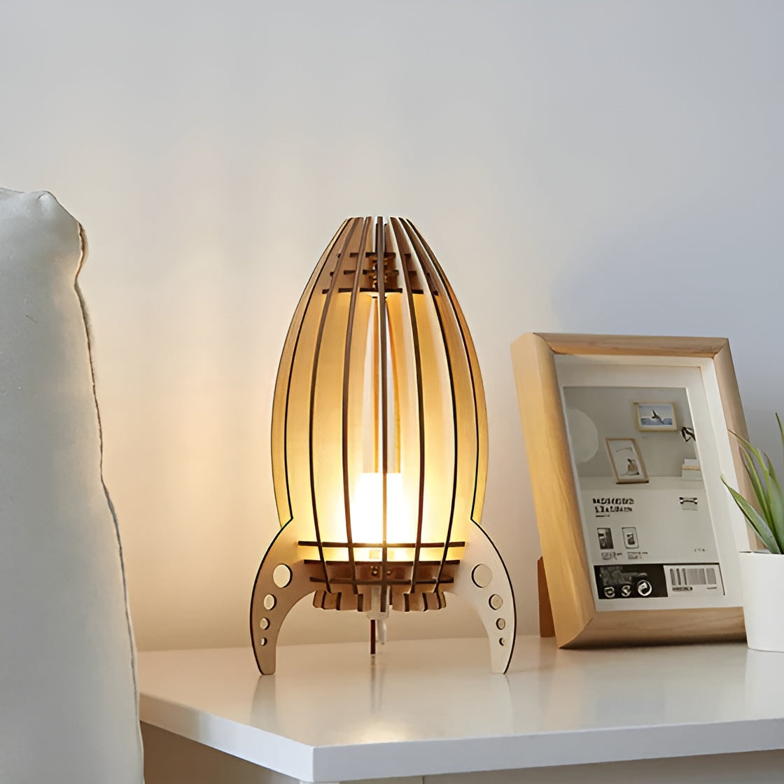 Nattbordslampe i Tre – Naturlig og Dekorativ | Perfekt for Koselige Soverom