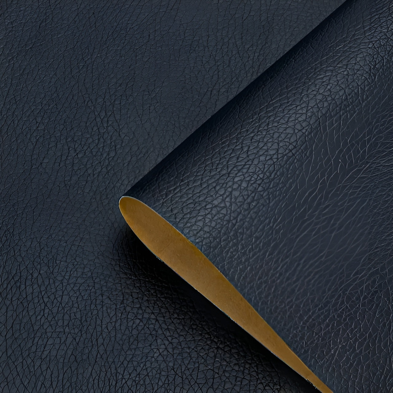 Selvklebende Lapp i Skinn – Enkel Reparasjon av Sofa, Vesker og Klær