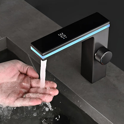 Led-kran Til Badet – Digitalt Display Og Temperaturregulering | Moderne Servantarmatur I Messing - Matt Svart