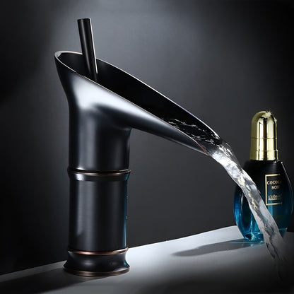 Wasserfall-Waschtischarmatur in Schwarz-Gold – Hochwertig und Elegant | Warm- und Kaltwasser Antik-Bronze Finish
