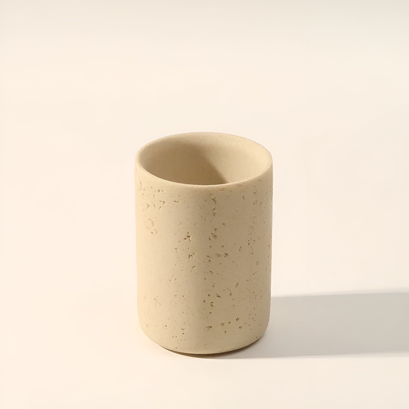 Tannbørsteholder i Naturstein – Med Såpedispenser og Praktisk Hylle | Elegante Baderomsdetaljer i Marmor