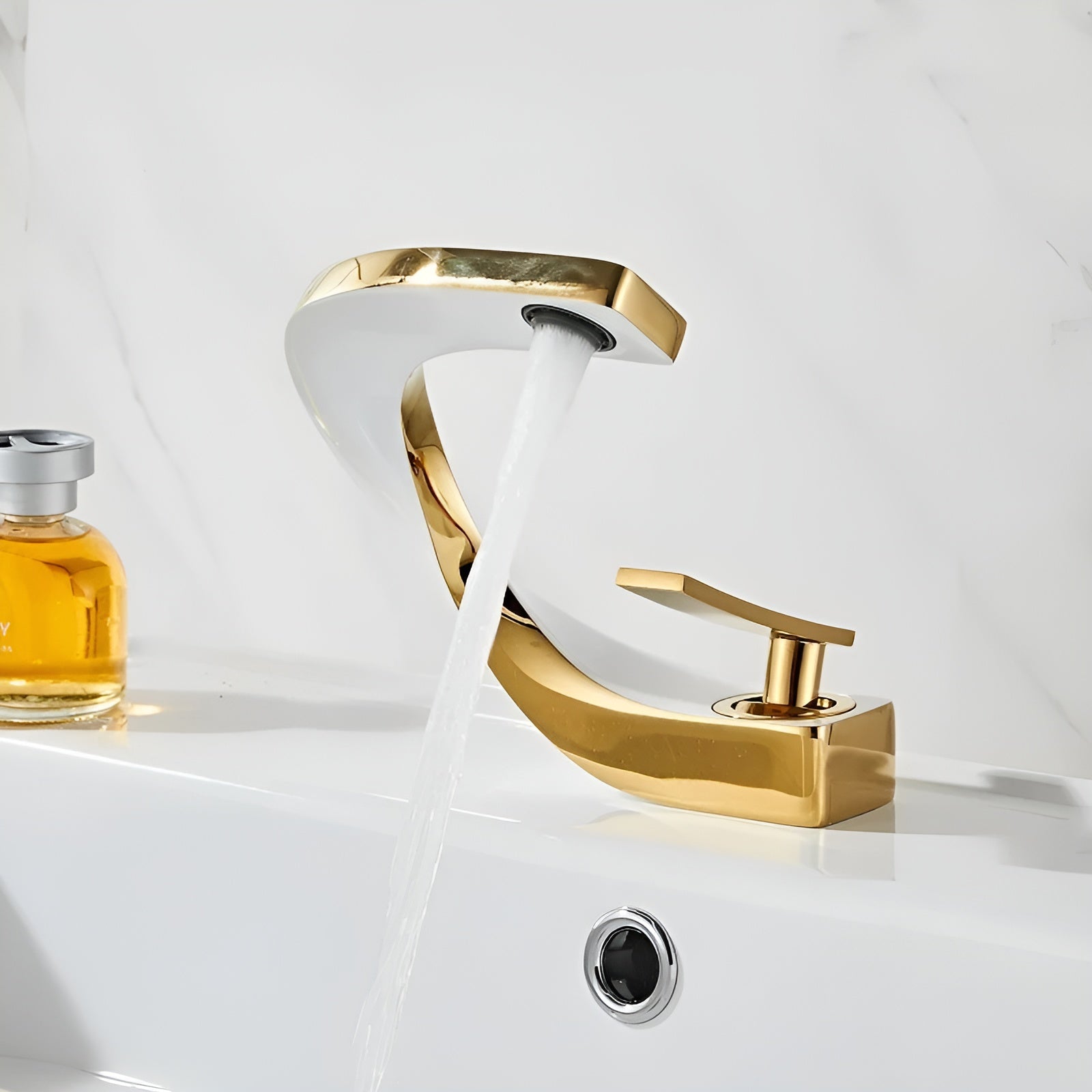 Vaskarmatur Med Vannfallutløp – Moderne Elegant Design | Ideell For Baderom Og Gjestetoalett