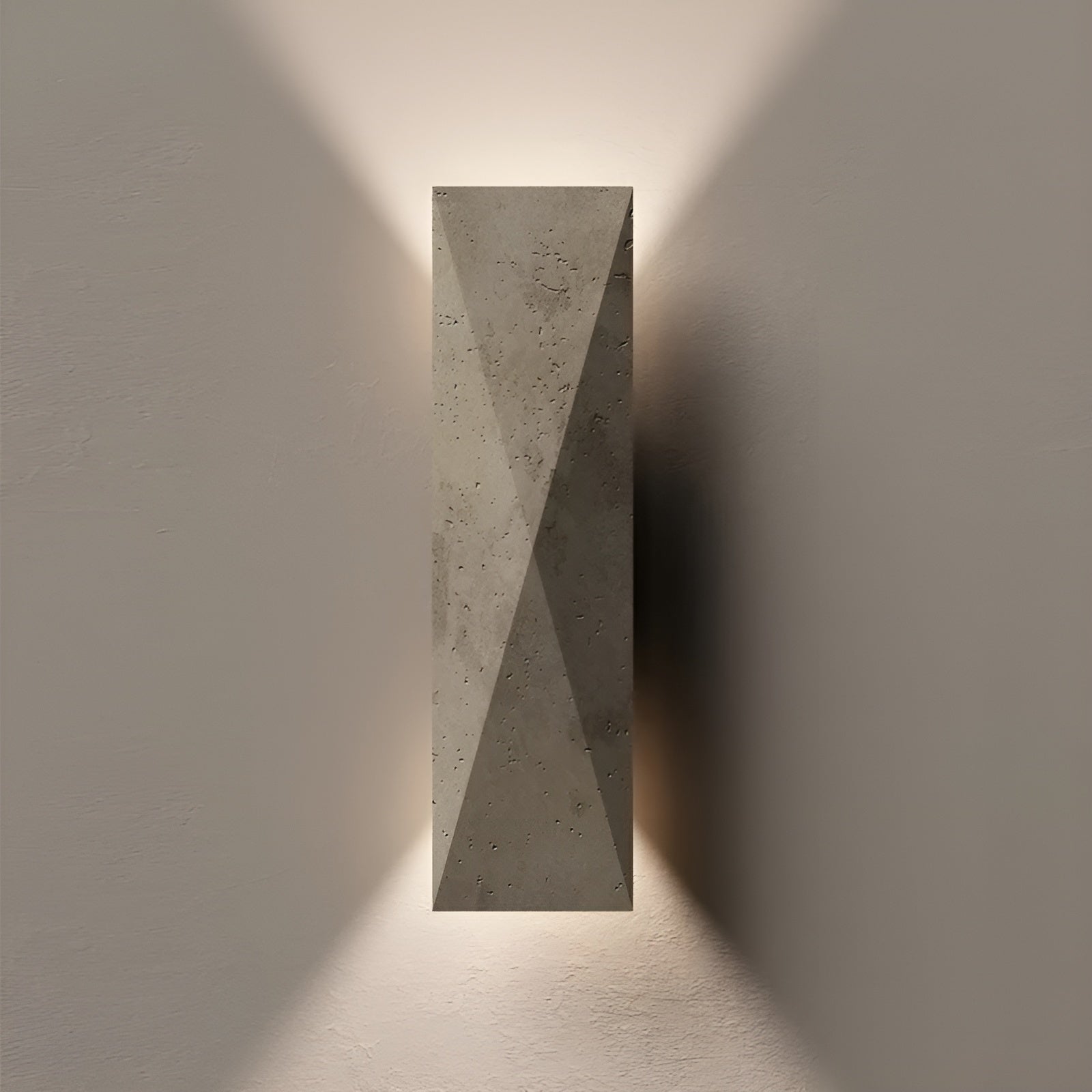 Vegglampe i Travertin – Elegant Naturstein | Perfekt for Stue og Gang