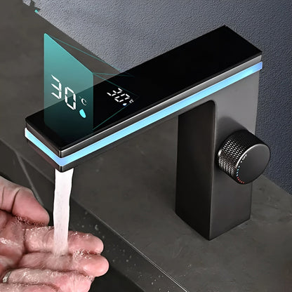Led-kran Til Badet – Digitalt Display Og Temperaturregulering | Moderne Servantarmatur I Messing