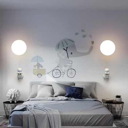 Astronaut Vegglampe – Dekorativ Lampe med Planet og Glasskule | Perfekt for Barnerom og Nattbord