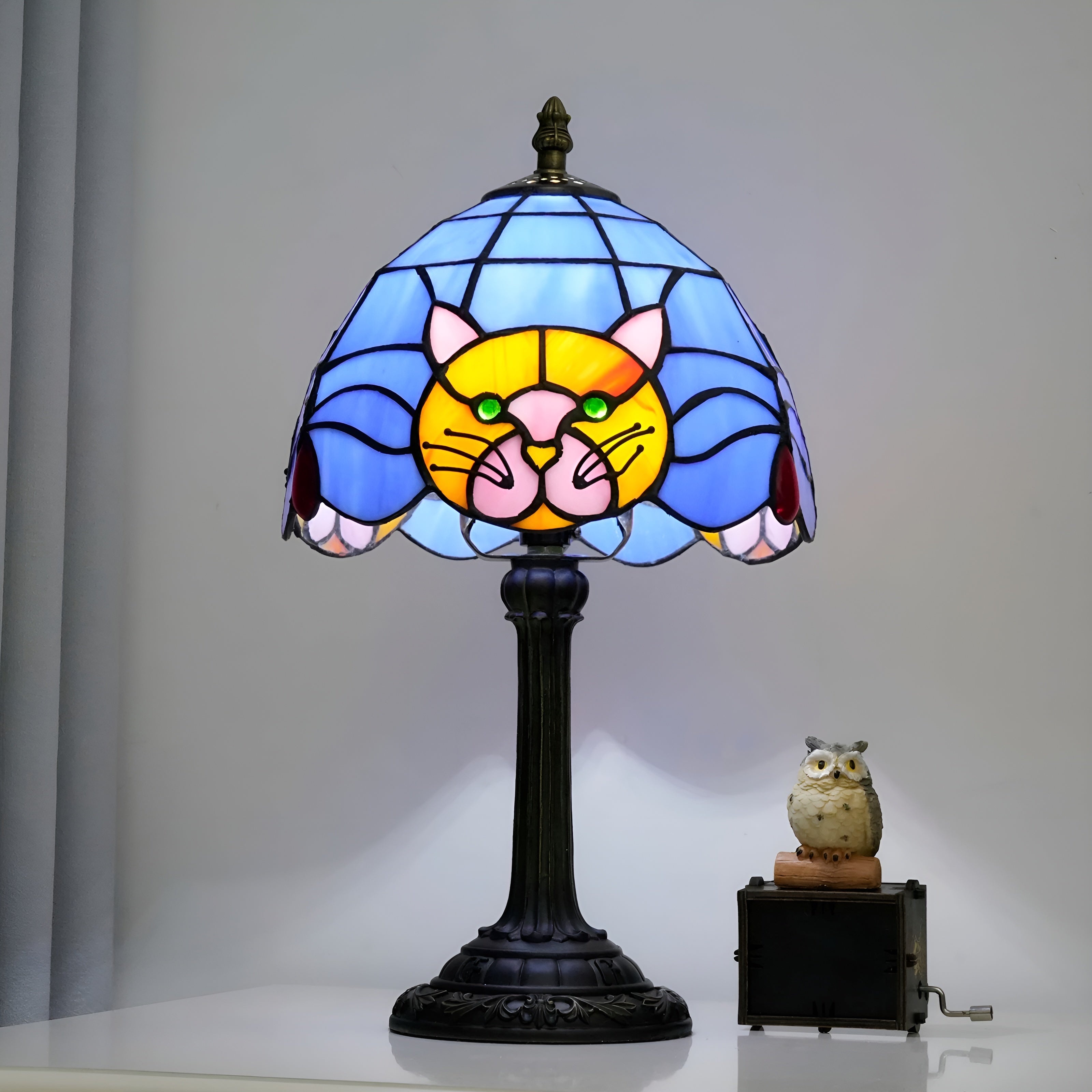 Kattebordlampe – Dekorativ og Sjarmerende | Perfekt for Barnerom, Nattbord og Skrivebord