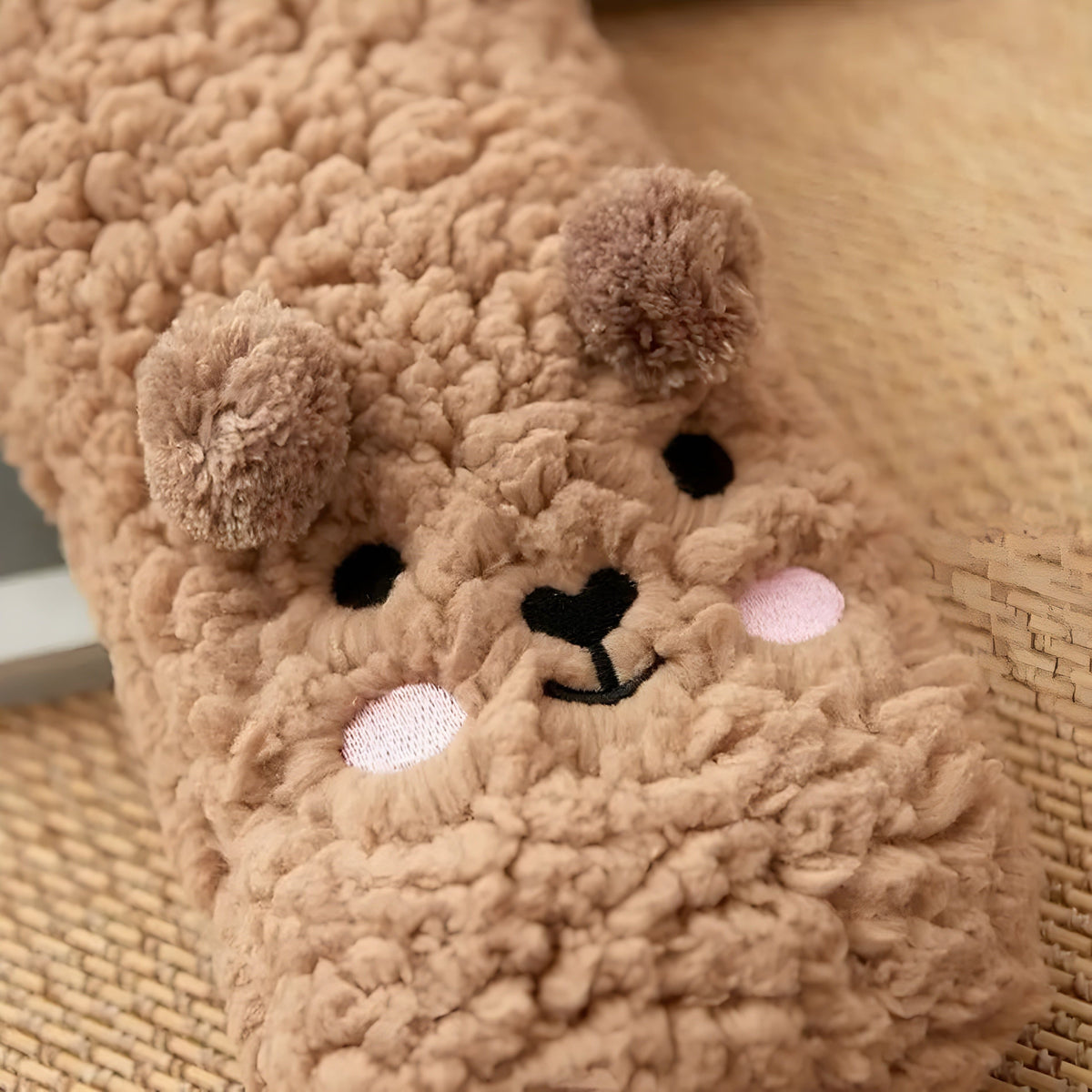 Paloma Sokker – Elegante Sokker i Fløyelsmyk Korallfleece med Bjørnemotiv
