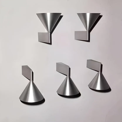 Vegglampe til Soverom – Moderne Kegeldesign | Elegant Belysning for Nattbord og Gang