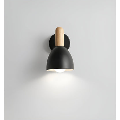 Vegglampe i Naturtre – Gir Varm Belysning | Perfekt til Soverom og Hytte