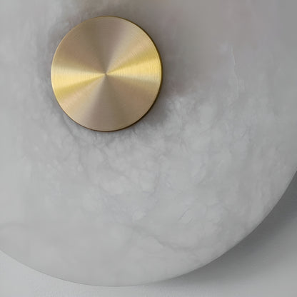 Vegglampe i Naturmarmor – Elegant med Messingdetaljer | Perfekt for Stue og Soverom