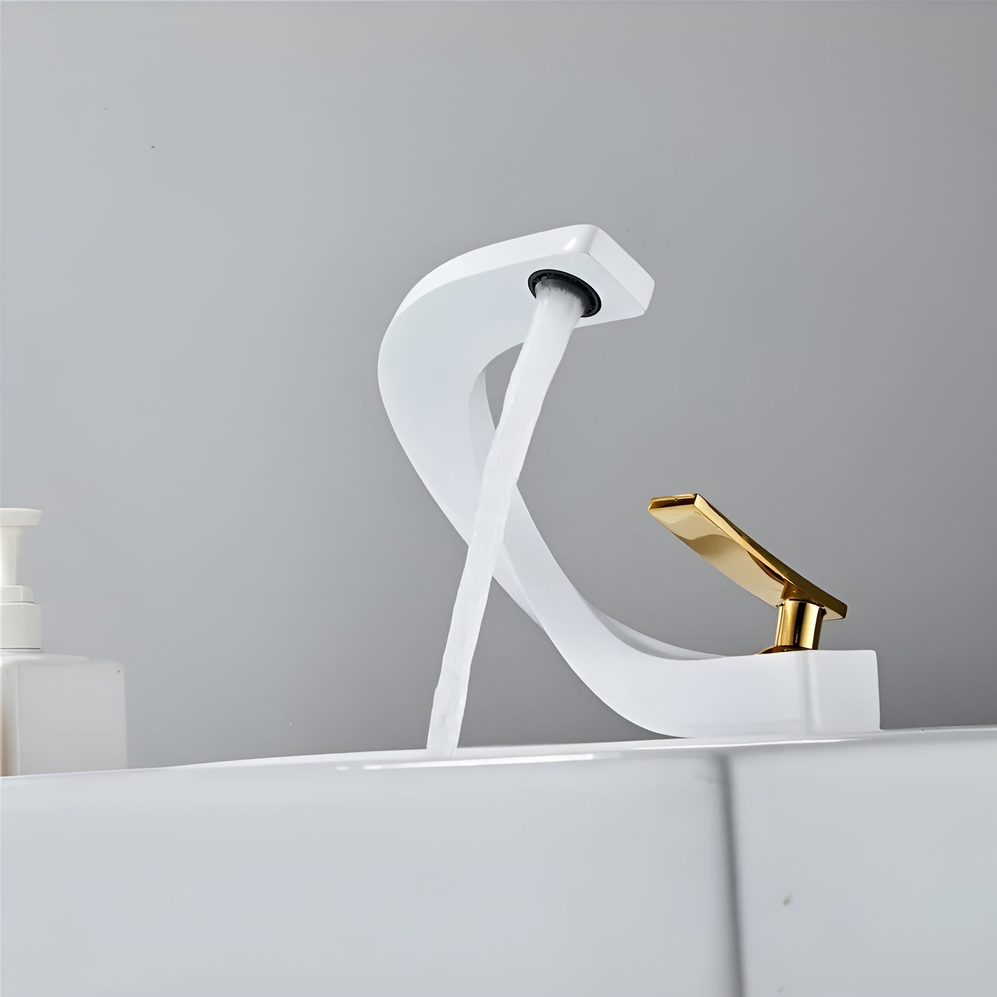 Vaskarmatur Med Vannfallutløp – Moderne, Elegant Design | Ideell For Baderom Og Gjestetoalett