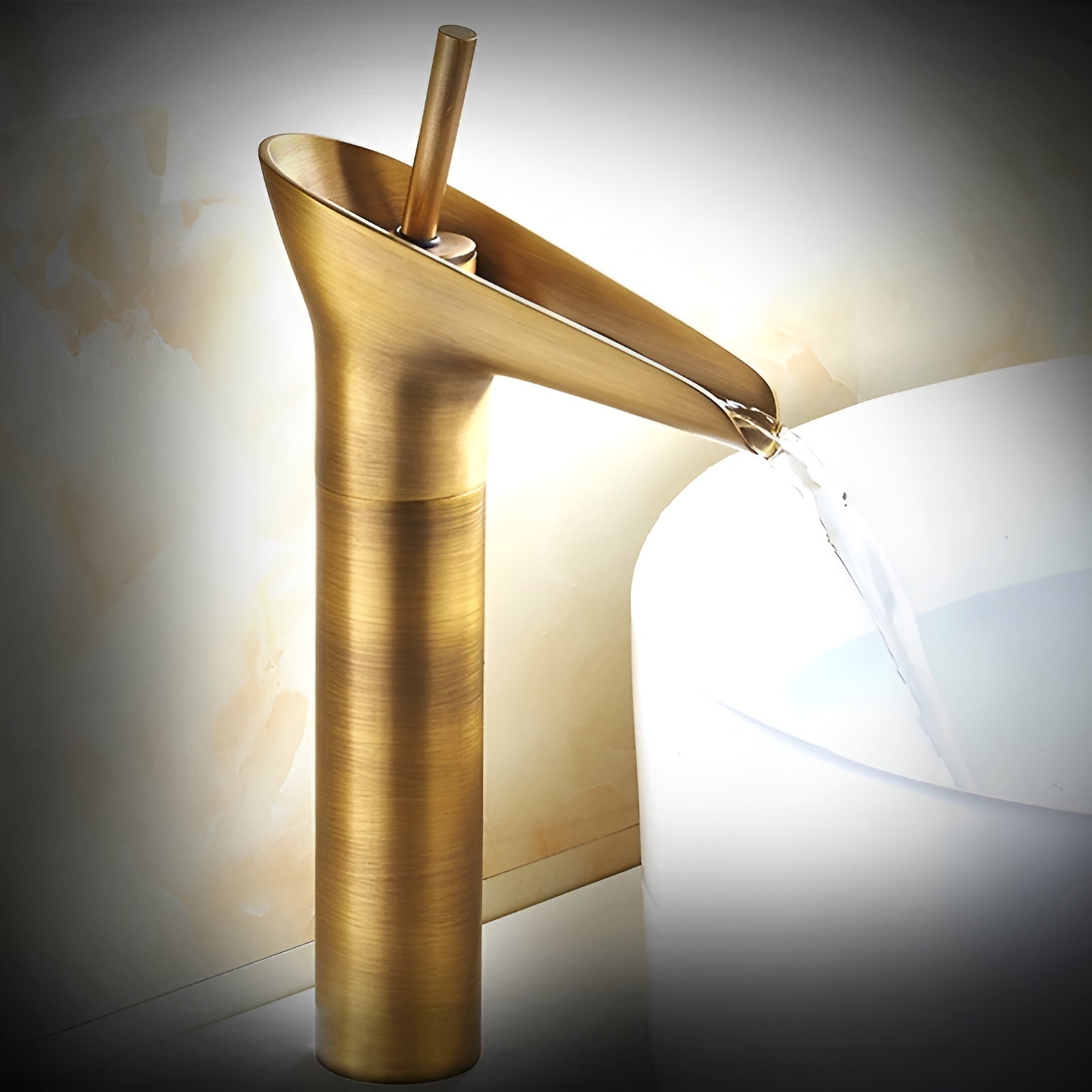 Wasserfall-Waschtischarmatur in Schwarz-Gold – Hochwertig und Elegant | Warm- und Kaltwasser Antik-Bronze Finish