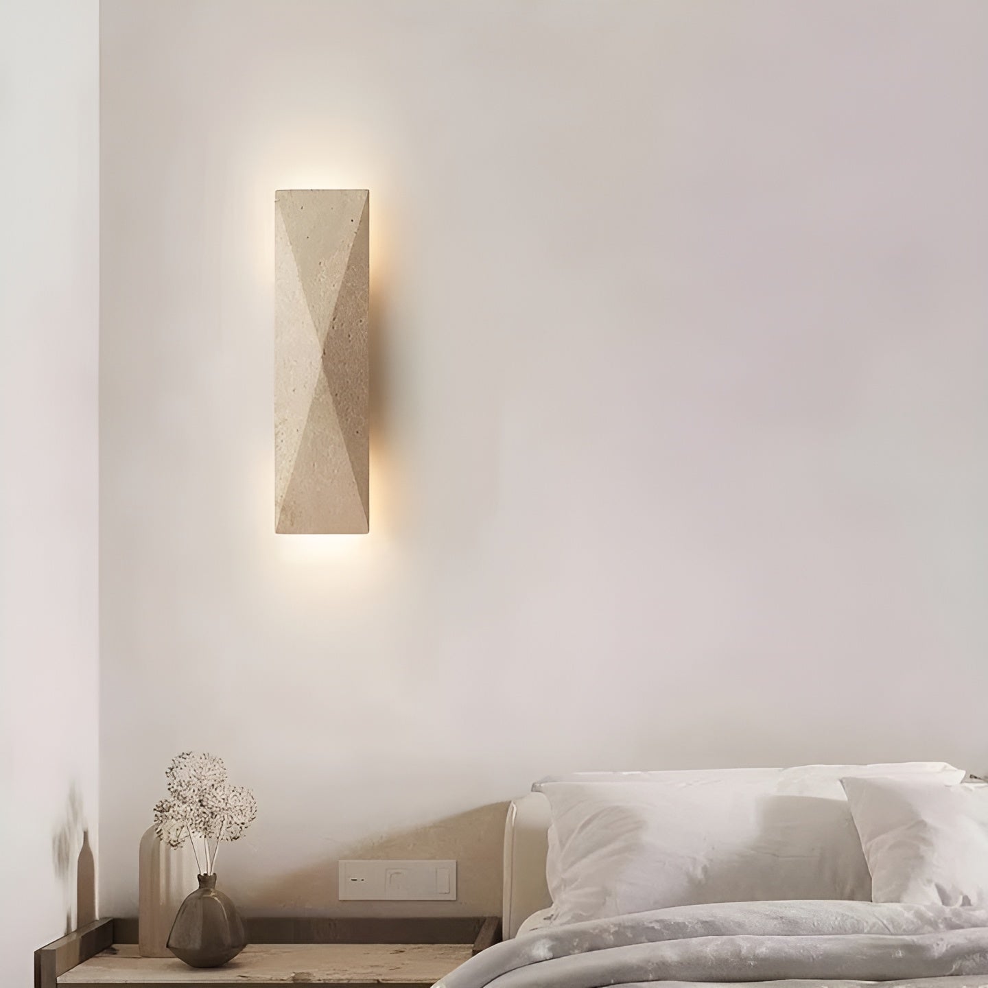 Vegglampe i Travertin – Elegant Naturstein | Perfekt for Stue og Gang