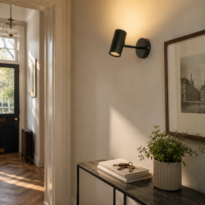Detaljbilde av matt sort finish og metallramme