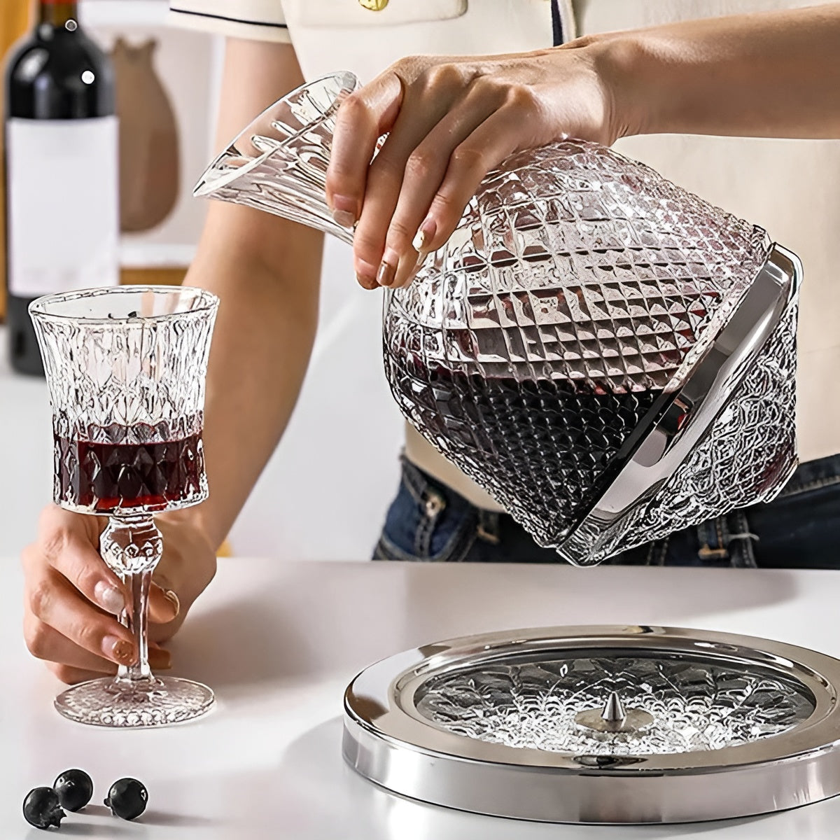 Kristallglas-Karaffe – 360° Drehbar und Elegant | 1,5 L Wein- und Getränkespender - Karafler