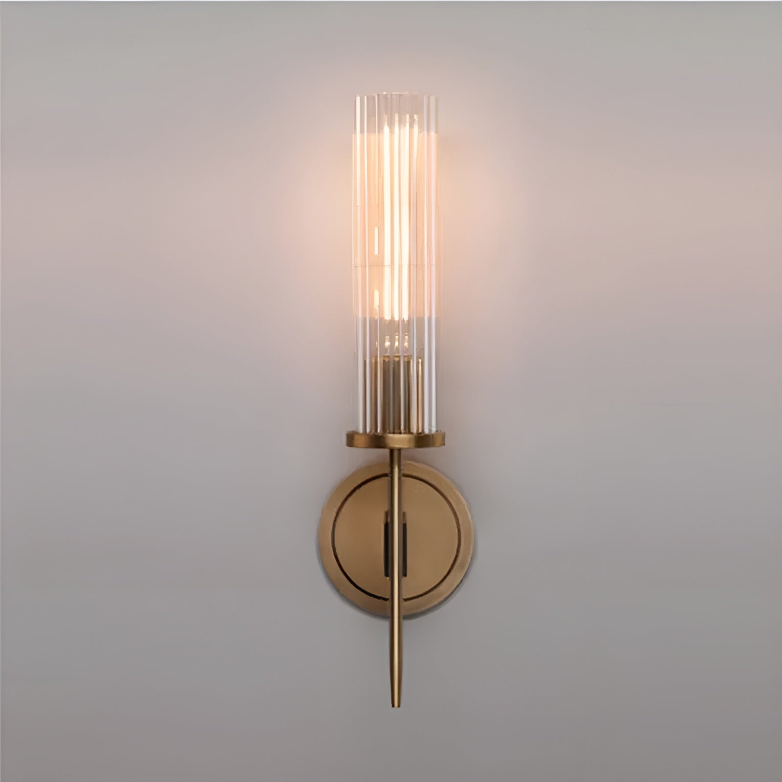 Vegglampe i Kobber – Elegant med Rillet Glass | Perfekt for Stemningsfull Belysning