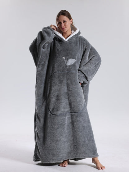 Oversized hettepledd med hette og ermer i grå farge