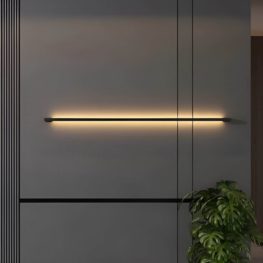 Smal Vegglampe i Sort – Moderne Langt Design | Perfekt for Gang, Soverom og Stue