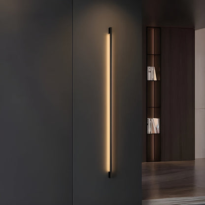 Smal Vegglampe i Sort – Moderne Langt Design | Perfekt for Gang, Soverom og Stue